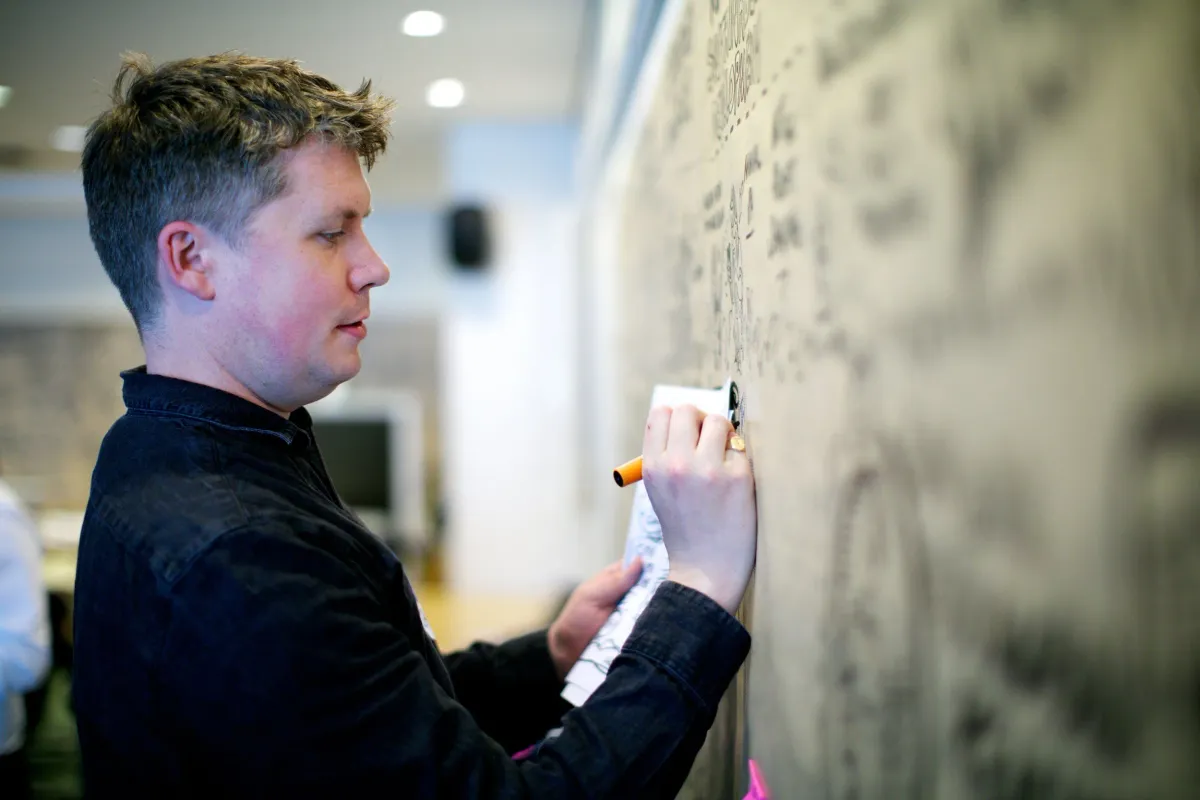 Botley and the narrow bridge of art